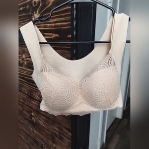 Woman's Cream Lace Bralette Size 42/95